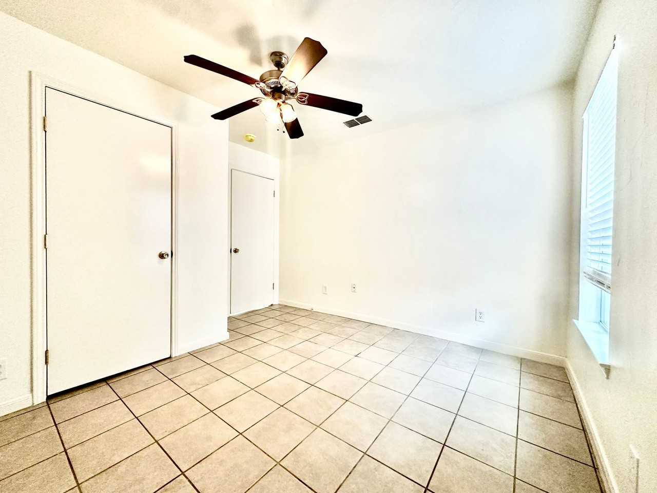 308 Center Ave - Photo 4 of 8