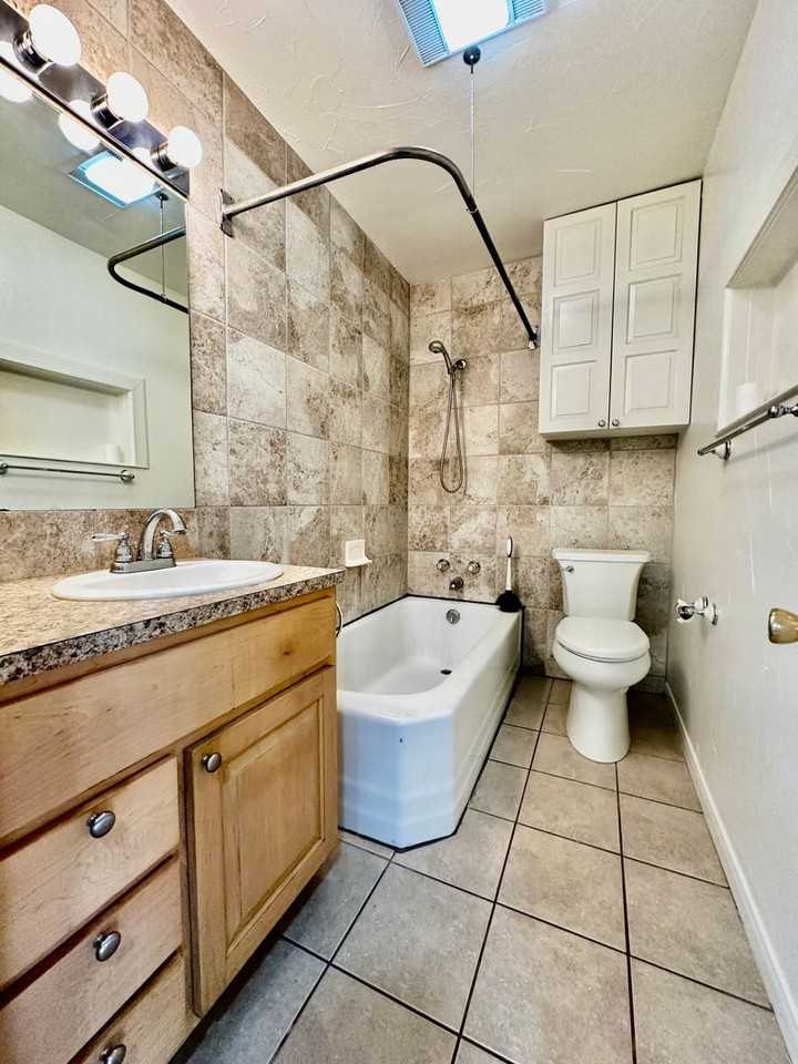 308 Center Ave - Photo 6 of 8