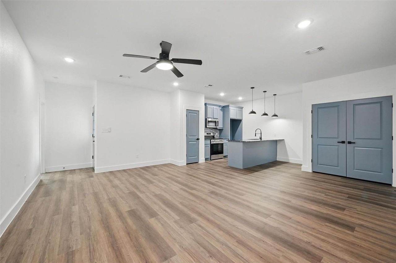 427 E Munson St - Photo 2 of 19