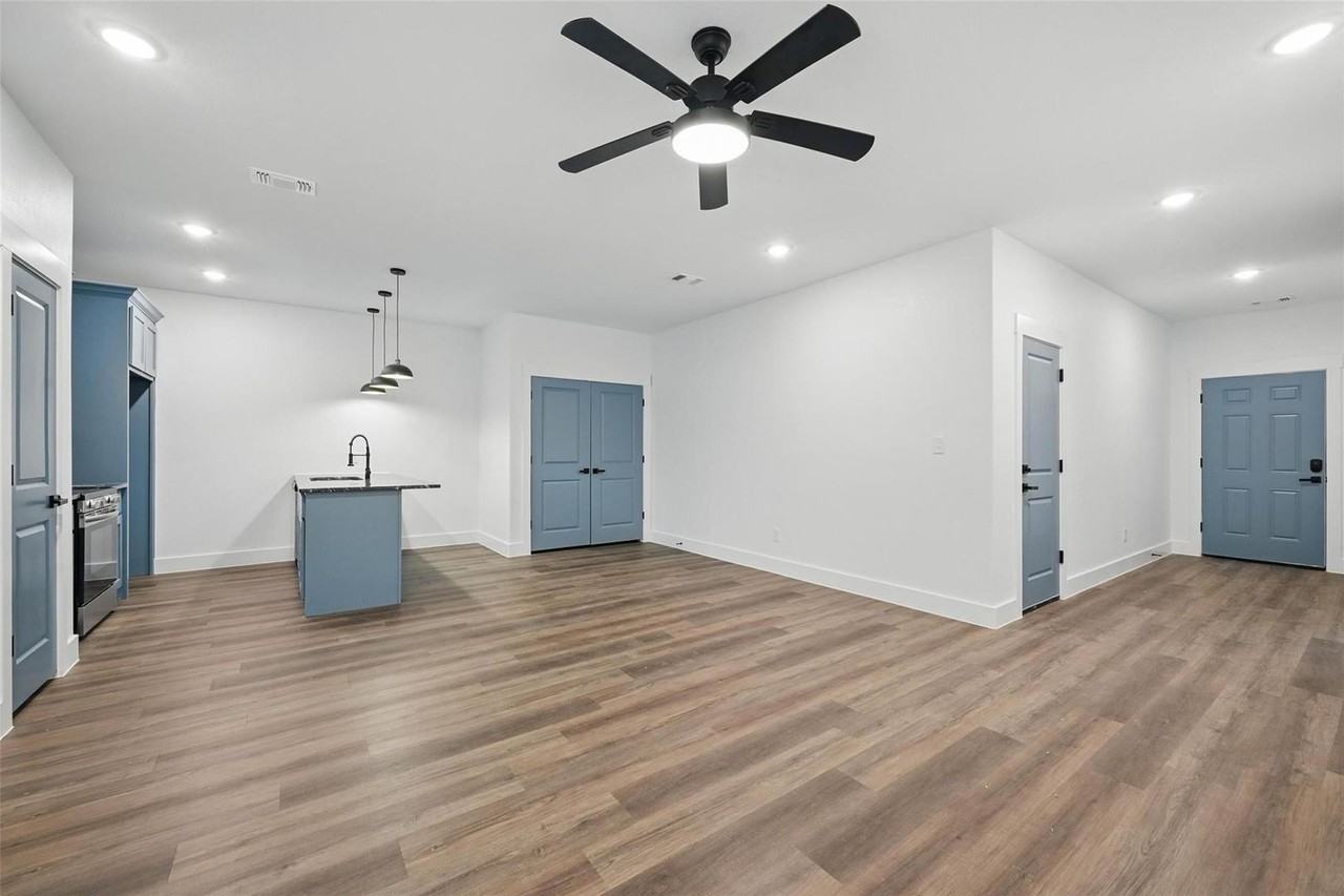 427 E Munson St - Photo 3 of 19