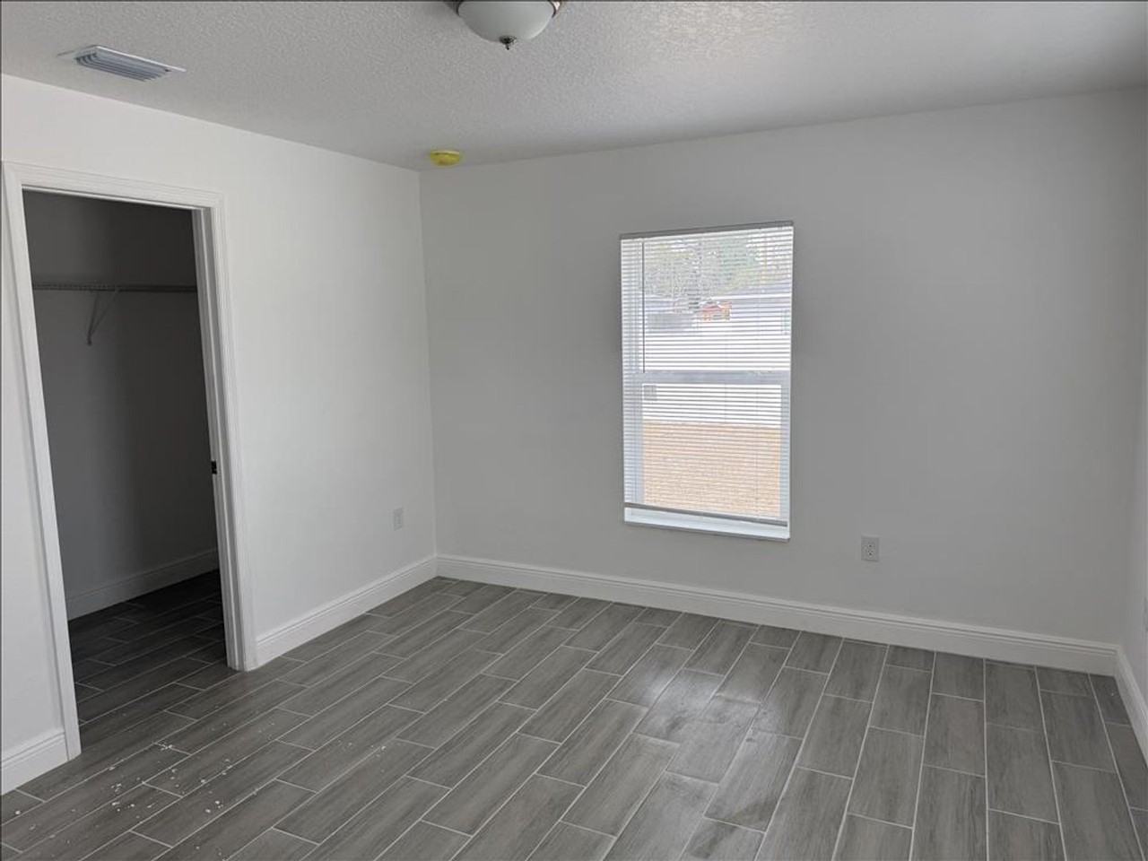 2922 E 21st Ave - Photo 3 of 13