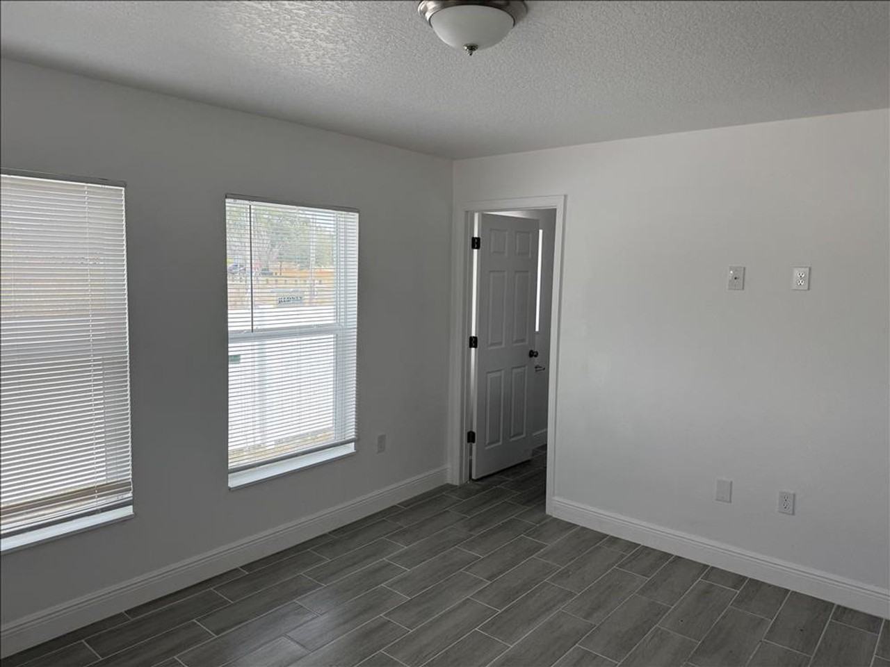 2922 E 21st Ave - Photo 6 of 13