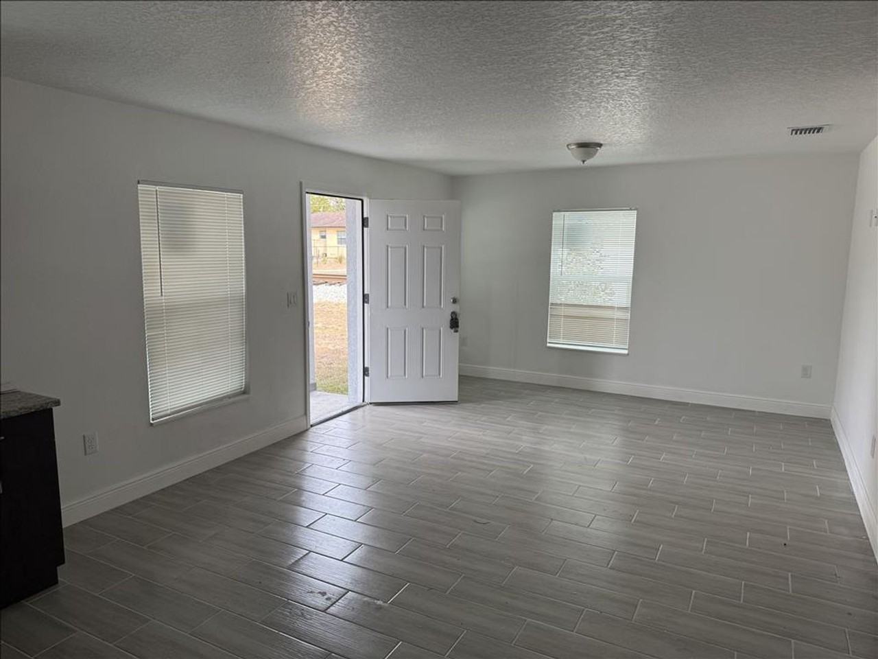 2917 E 22nd Ave - Photo 4 of 14