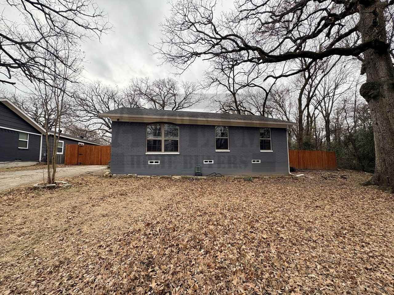 401 Forest Ln - Photo 3 of 18