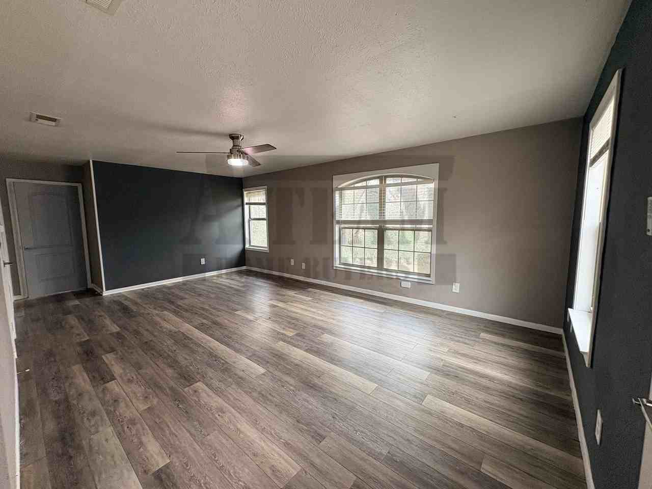 401 Forest Ln - Photo 4 of 18