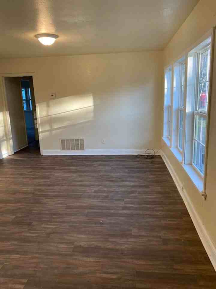 2120 Jane St - Photo 3 of 23