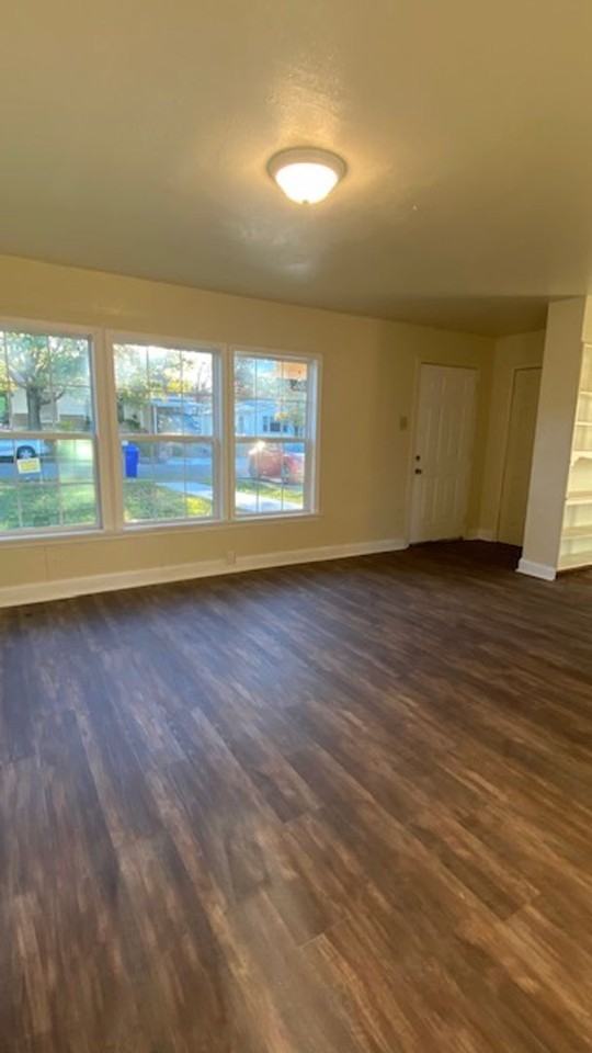 2120 Jane St - Photo 5 of 23