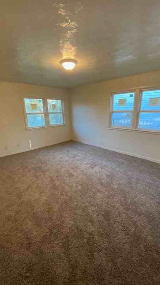 2120 Jane St - Photo 6 of 23