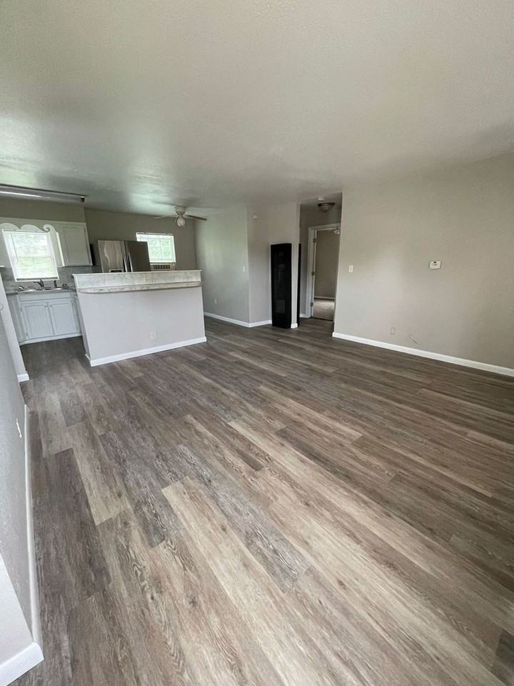 1813 E Chestnut Ave - Photo 2 of 13