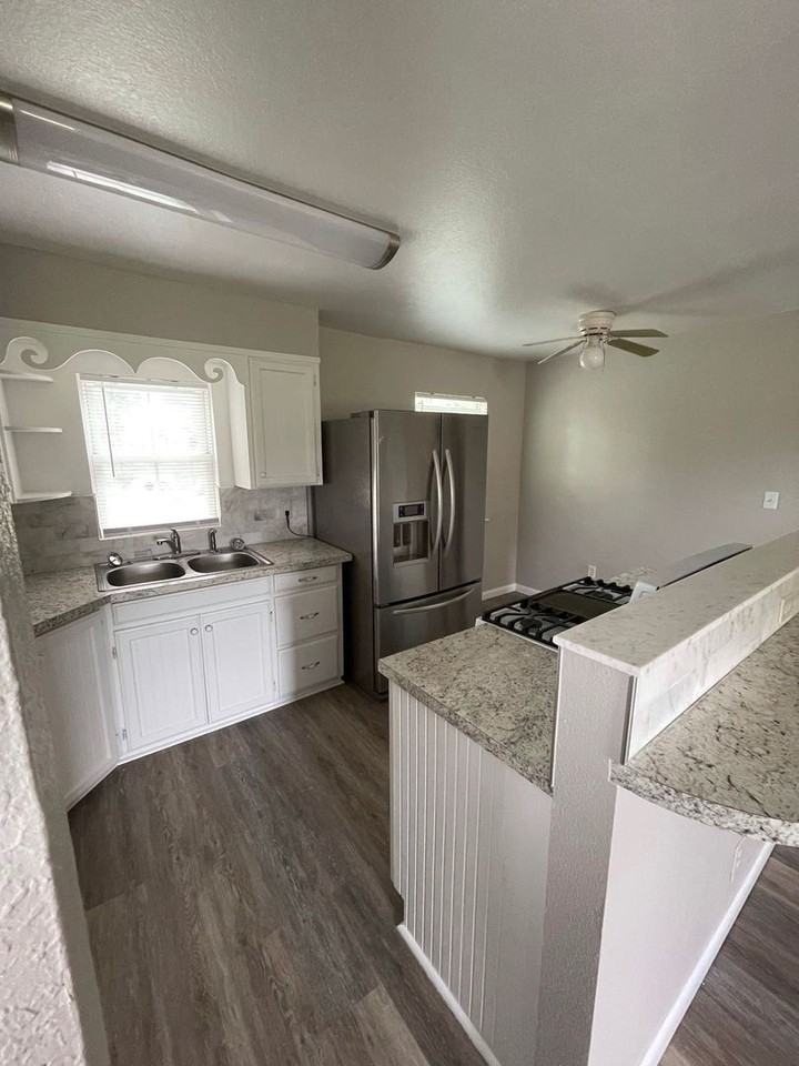 1813 E Chestnut Ave - Photo 3 of 13