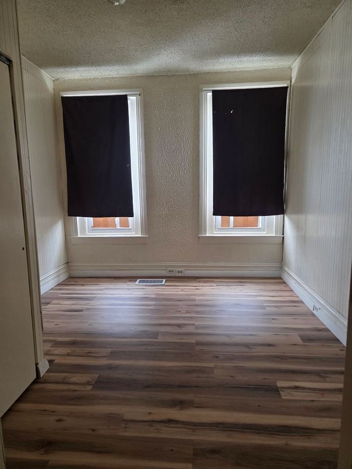 654 CHESTNUT STREET - Photo 2 of 12