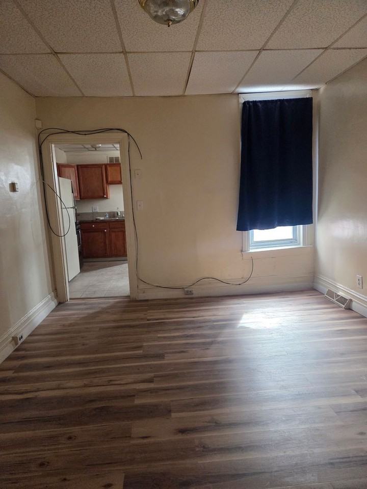 654 CHESTNUT STREET - Photo 3 of 12