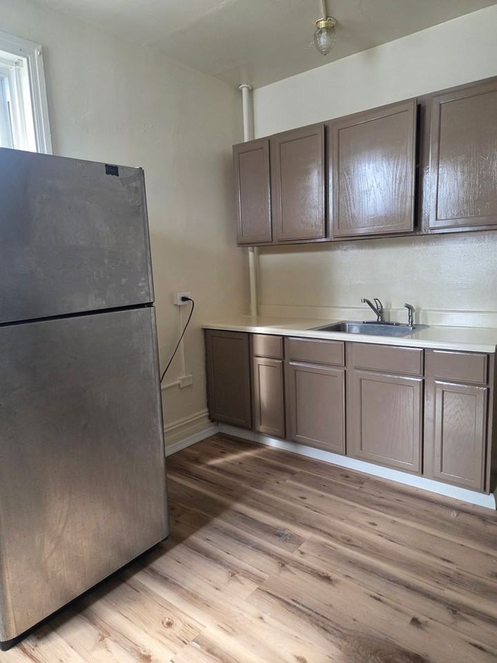 654 CHESTNUT STREET - Photo 7 of 12