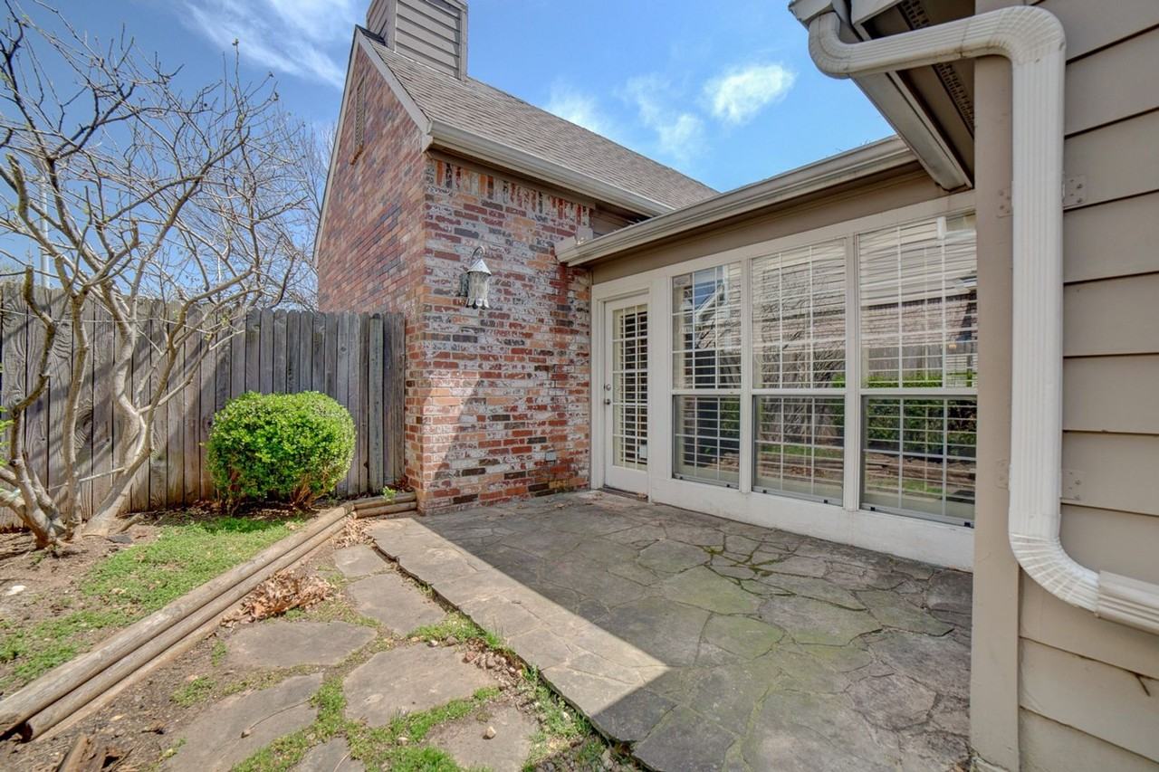 8208 S Delaware Pl - Photo 4 of 28