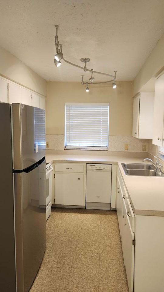 1909 May St - Photo 2 of 15