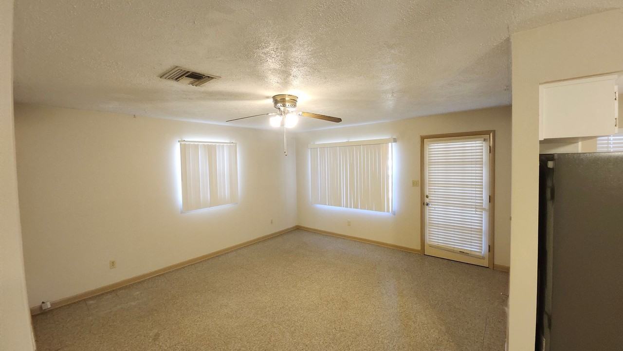 1909 May St - Photo 4 of 15