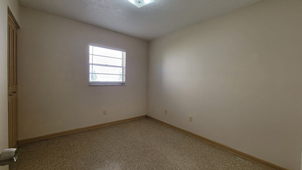 1909 May St - Photo 5 of 15