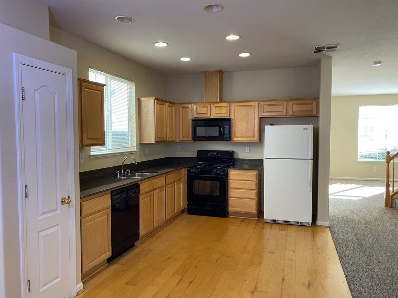 743 Queensland Cir - Photo 3 of 19