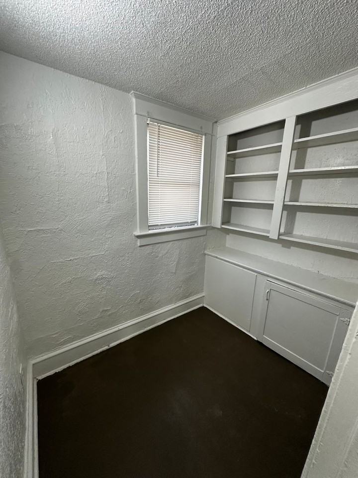 3934 Garfield Ave - Photo 5 of 11