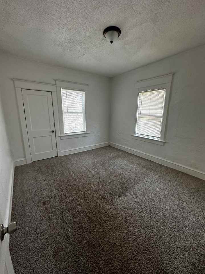 3934 Garfield Ave - Photo 7 of 11