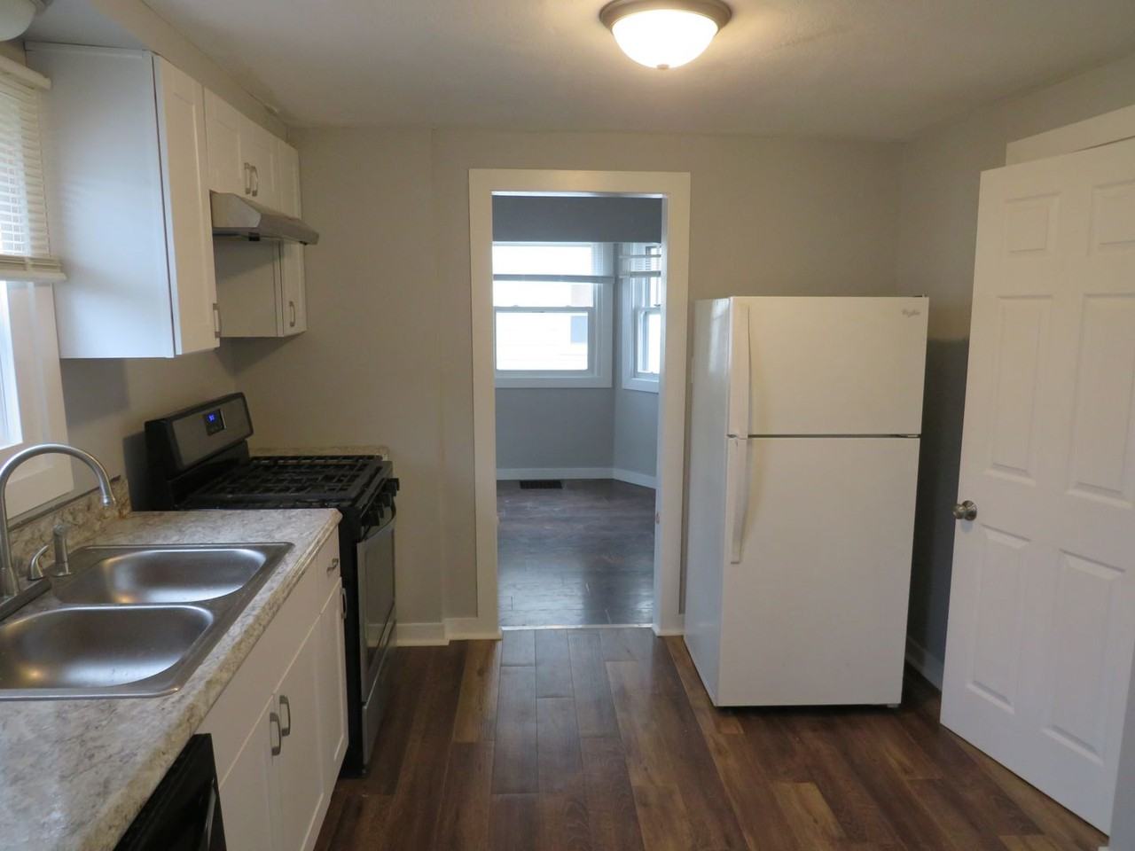 3325 Lillie St - Photo 5 of 14