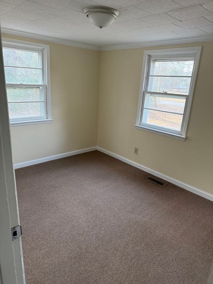 101 Hines Ave - Photo 7 of 16