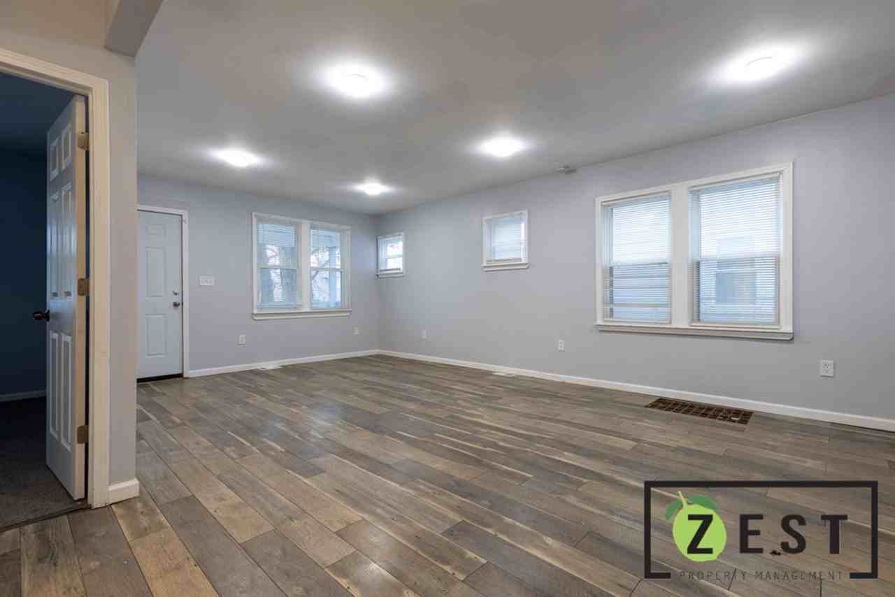 20017 Monica St - Photo 4 of 22