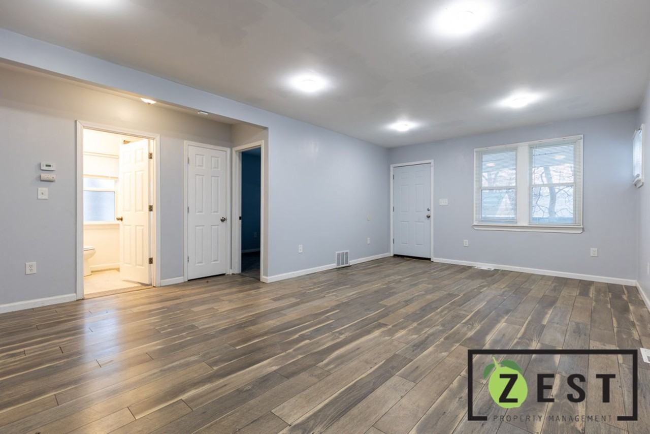 20017 Monica St - Photo 5 of 22