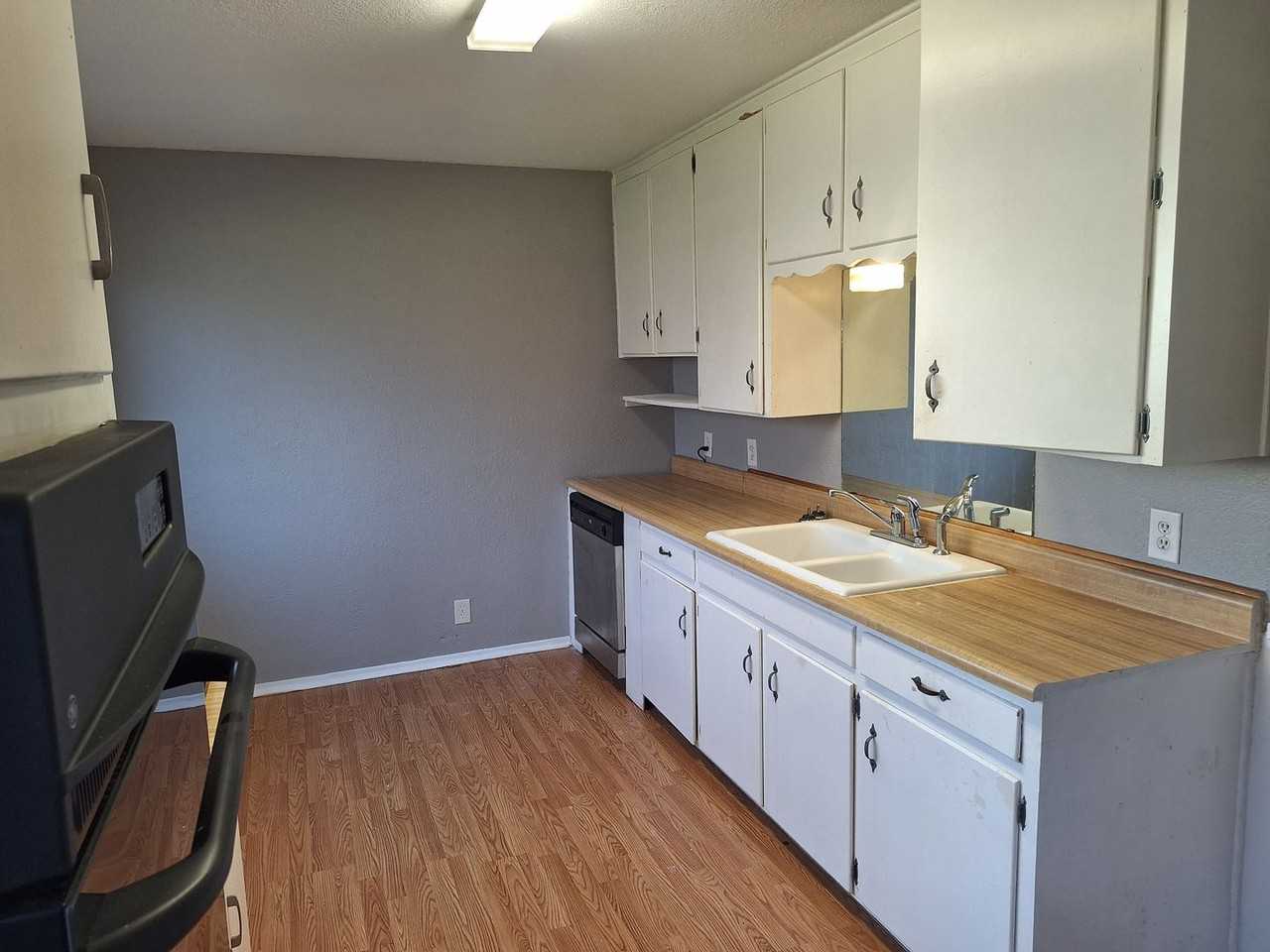 740 Thomas Ave - Photo 3 of 15
