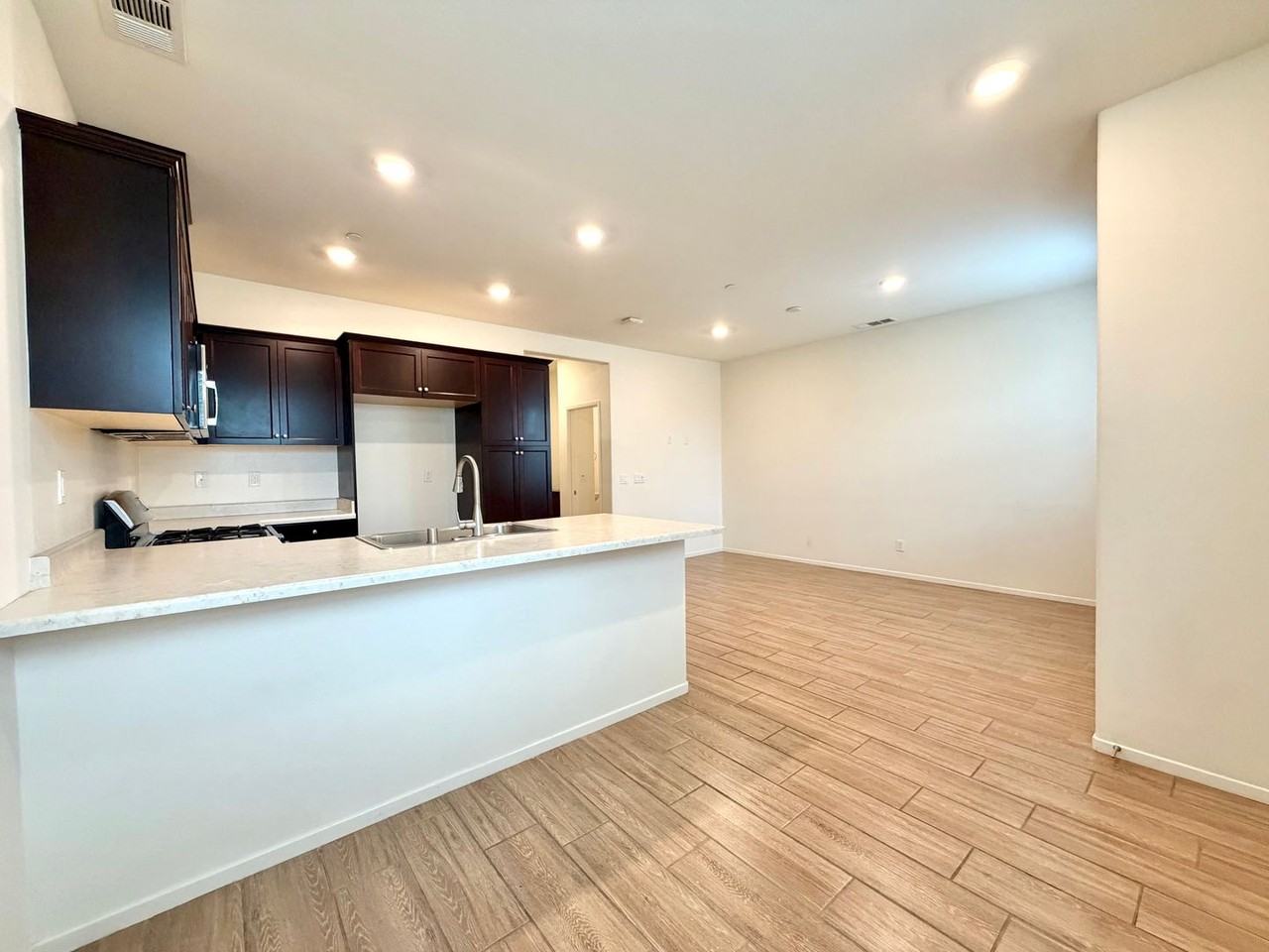 30387 Town Square Dr - Photo 5 of 29