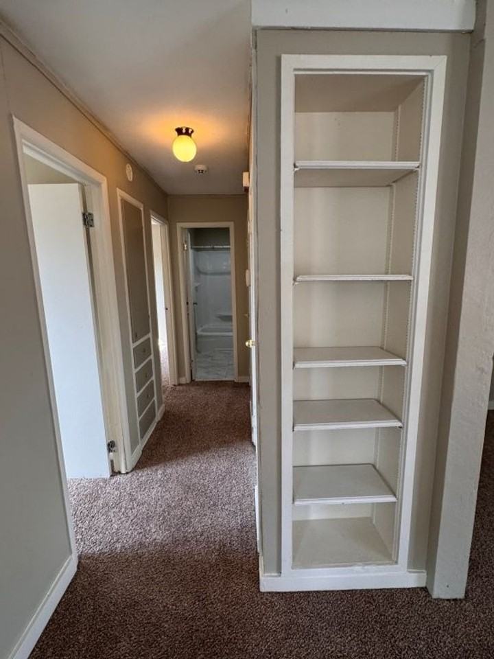 924 Nw 24th St - Photo 5 of 15