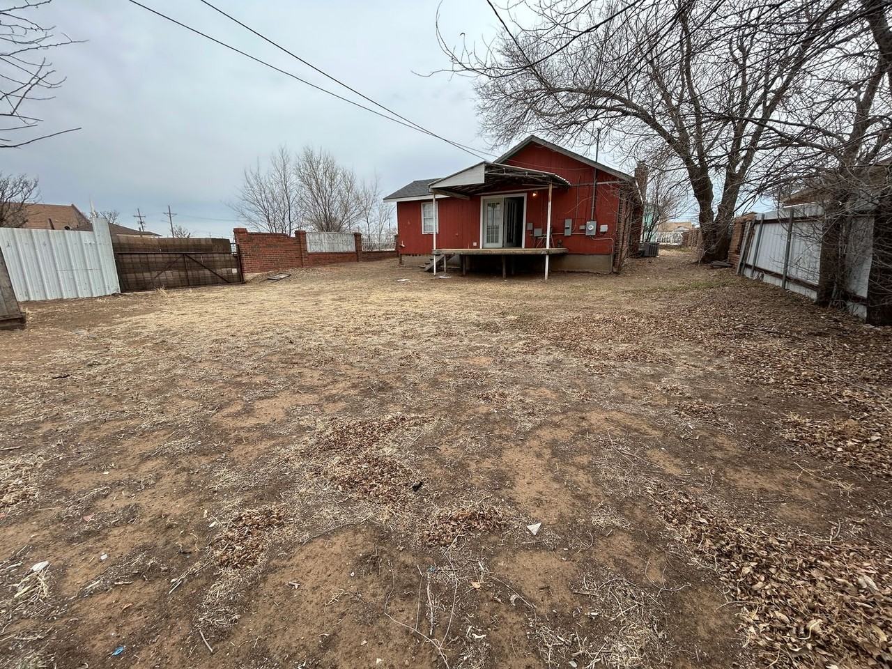 609 E 6th St - Photo 2 of 23