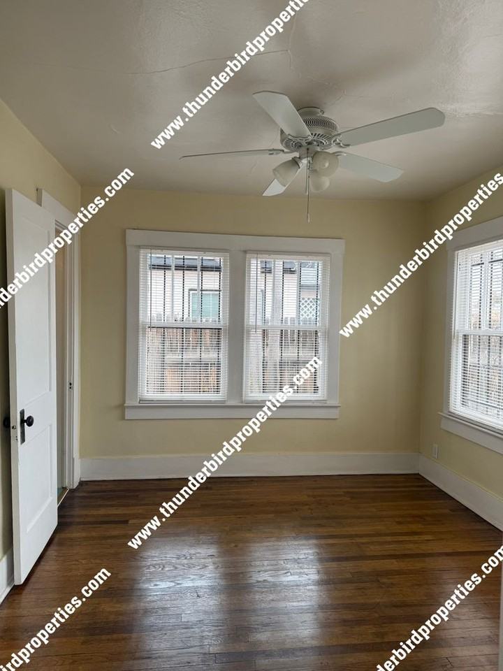 2130 Coal Pl Se - Photo 3 of 13