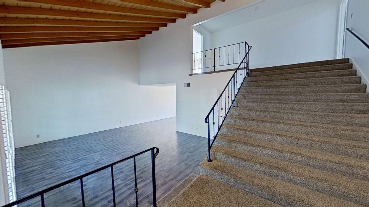 520 Shoshoni Ave - Photo 2 of 33