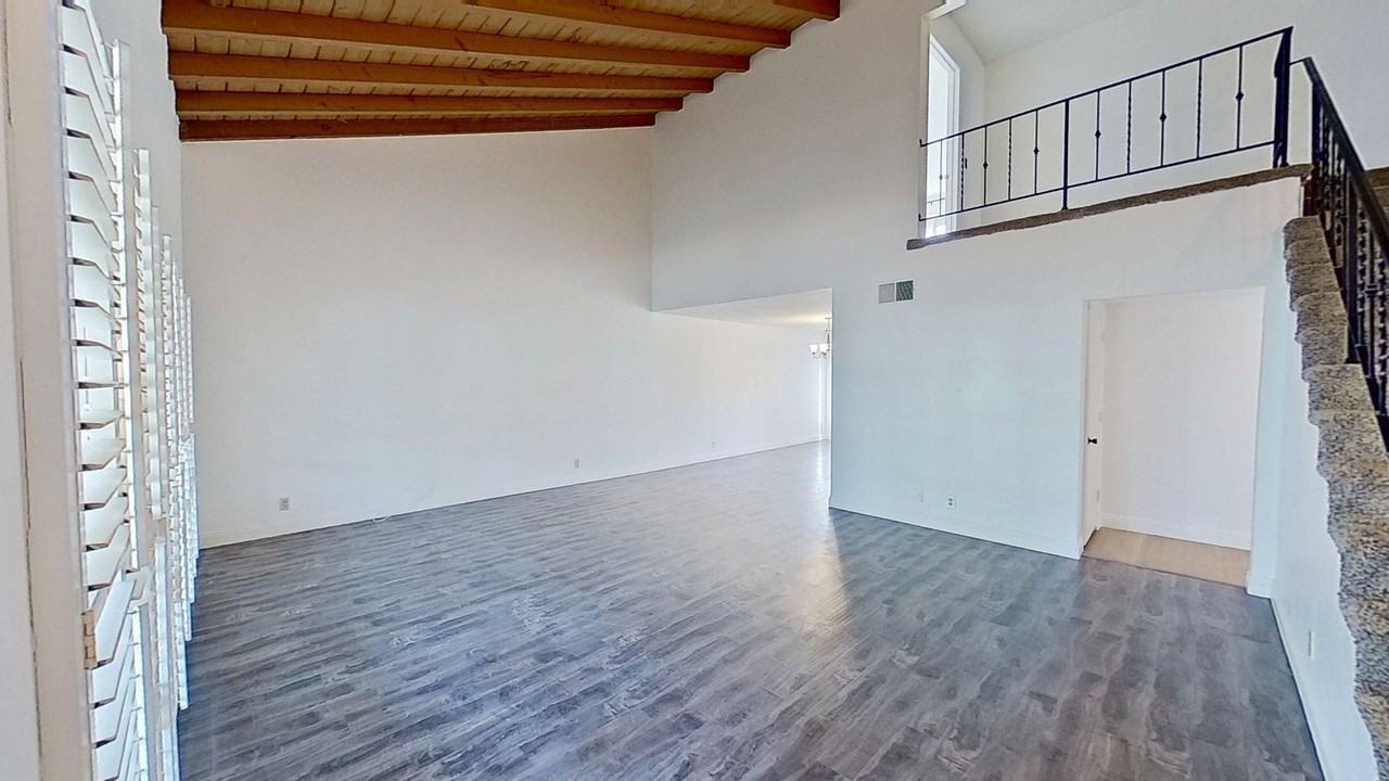 520 Shoshoni Ave - Photo 4 of 33