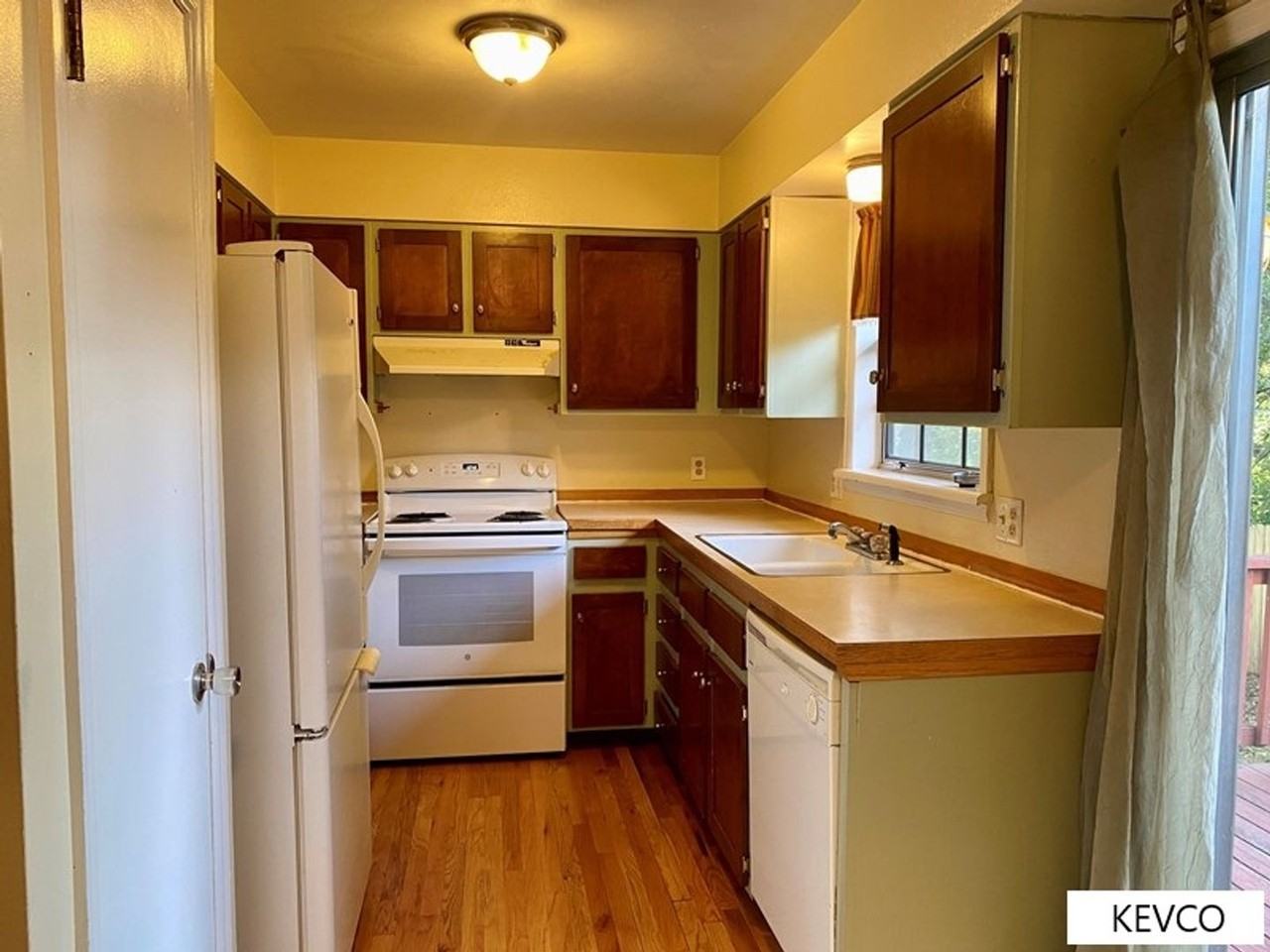 1330 Woodcrest Ct - Photo 5 of 23