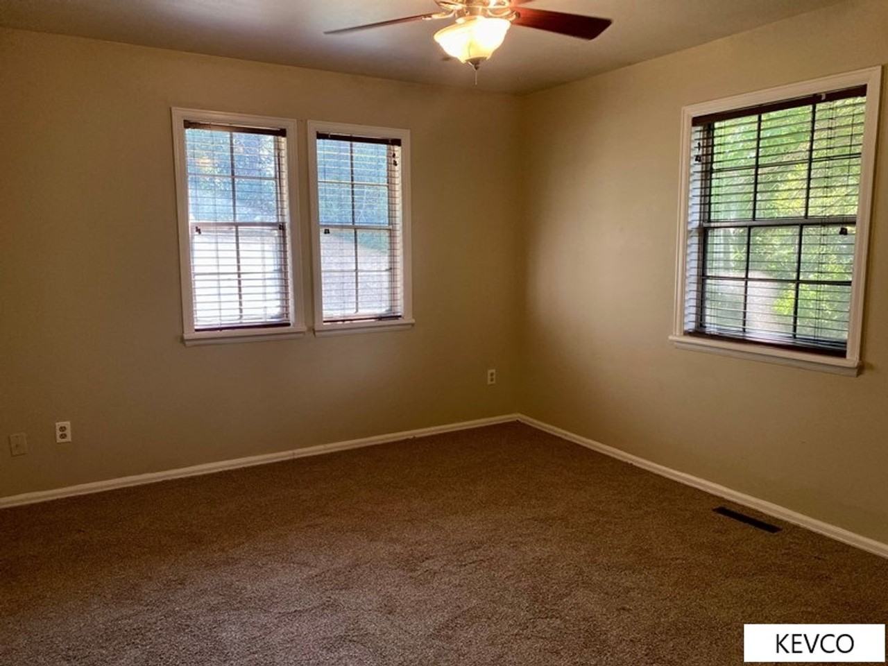 1330 Woodcrest Ct - Photo 6 of 23