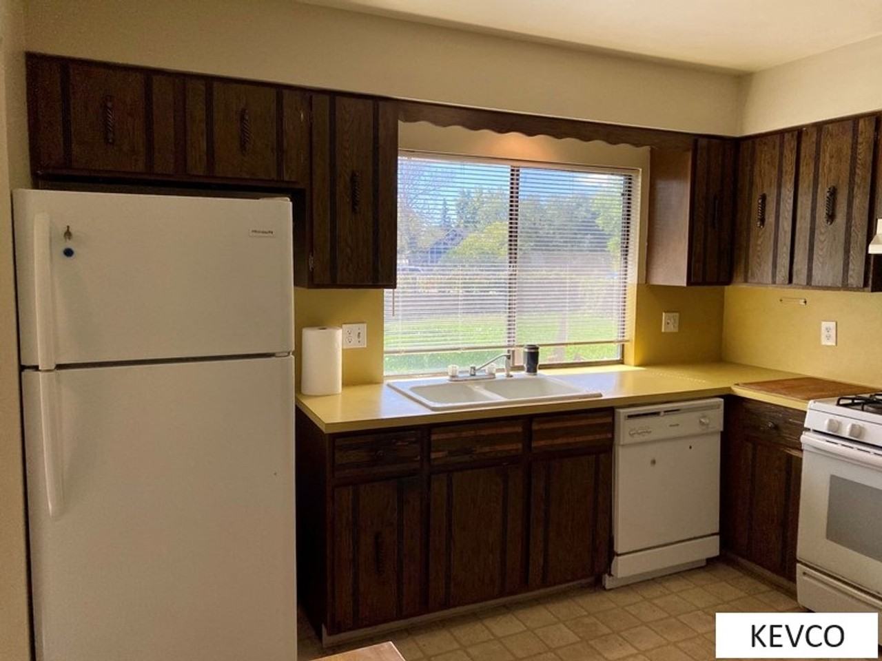 2554 Newport Dr - Photo 5 of 20