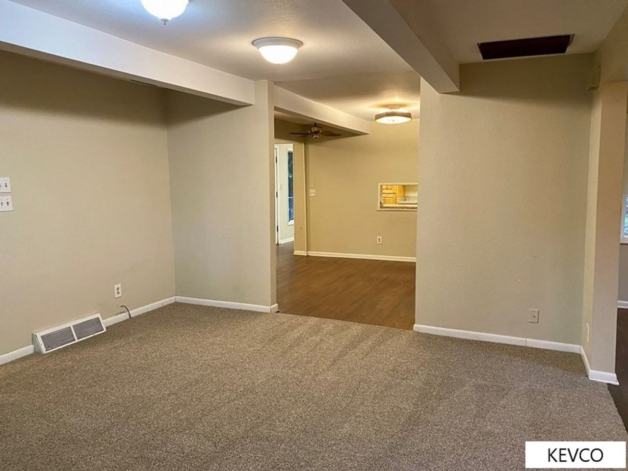 712 Colorado St - Photo 4 of 27