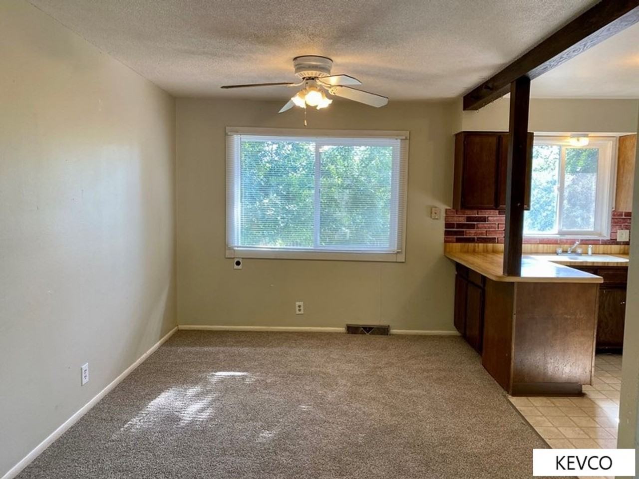 924 Timber Ln - Photo 4 of 26