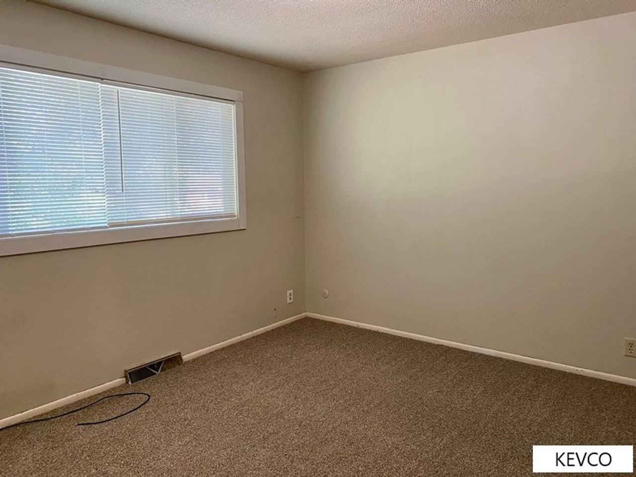 924 Timber Ln - Photo 7 of 26