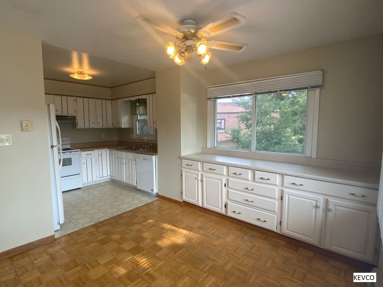 900 Timber Ln - Photo 3 of 15