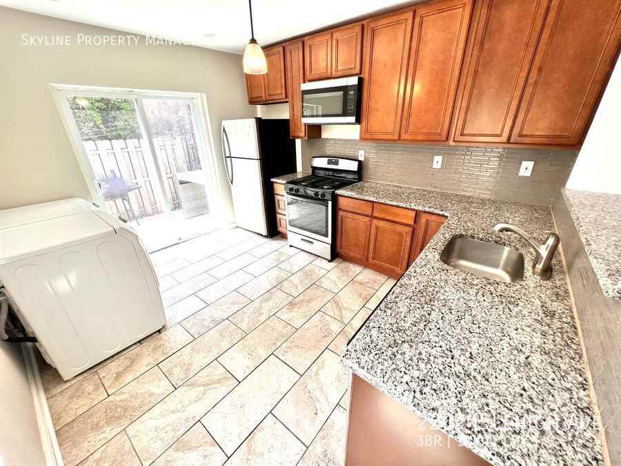 2202 E Lehigh Ave - Photo 7 of 19