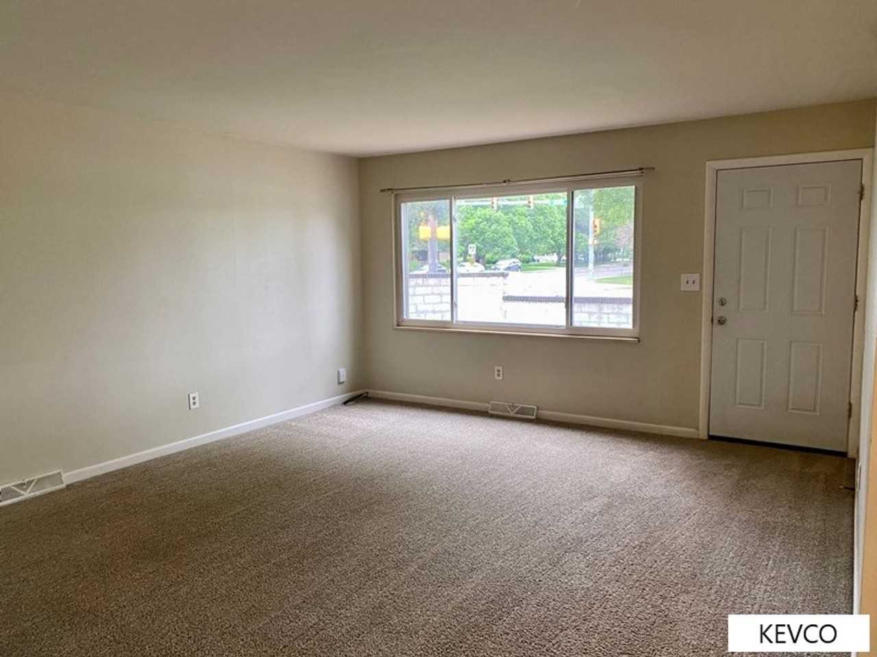 521 W Drake Rd - Photo 2 of 25