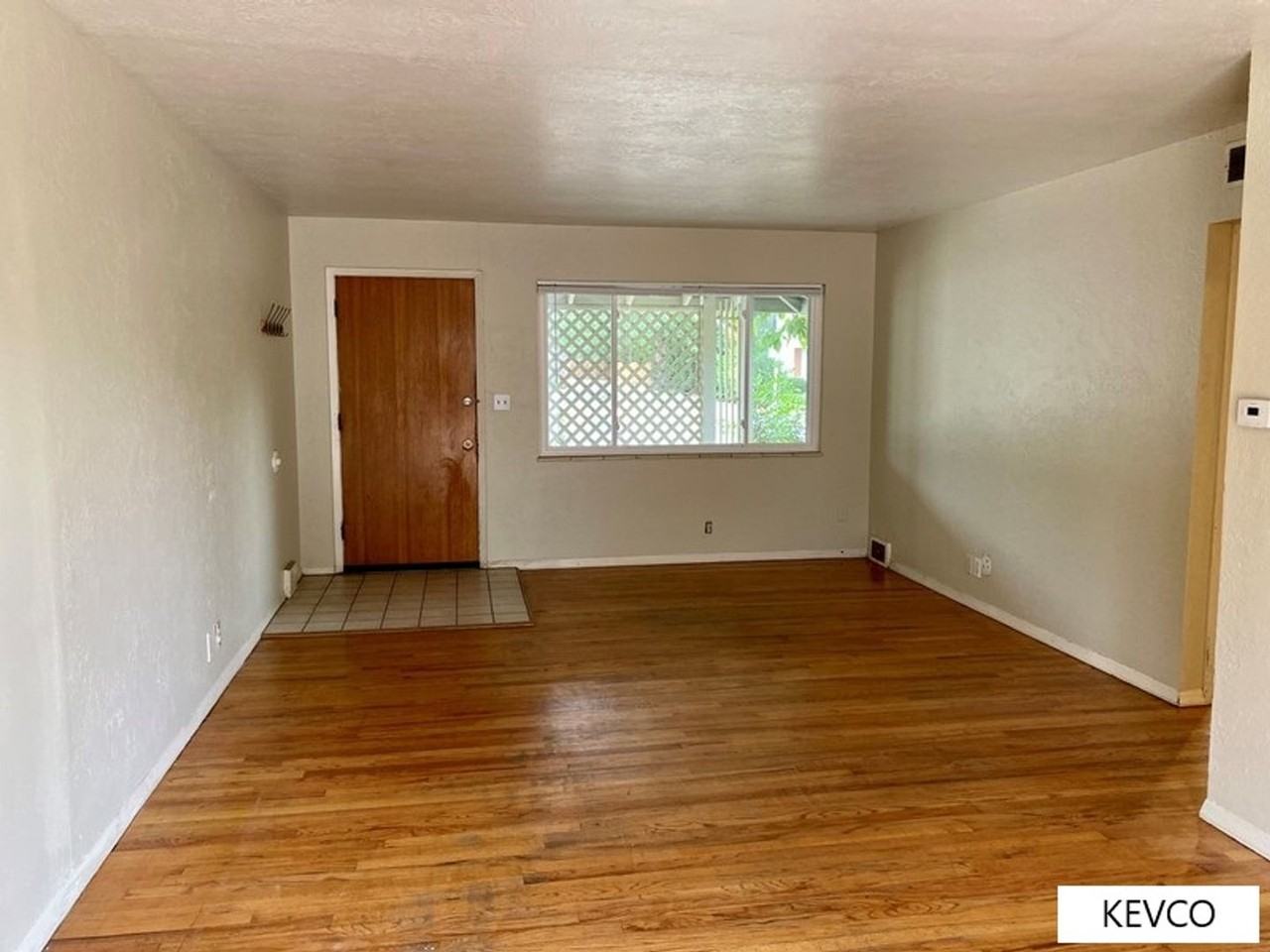 1025 W Mulberry St - Photo 2 of 17