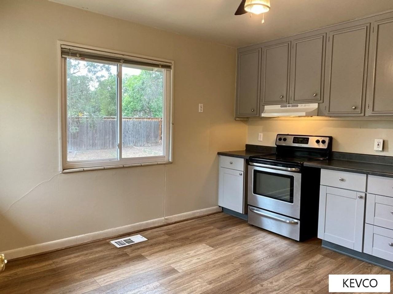 1025 W Mulberry St - Photo 5 of 17