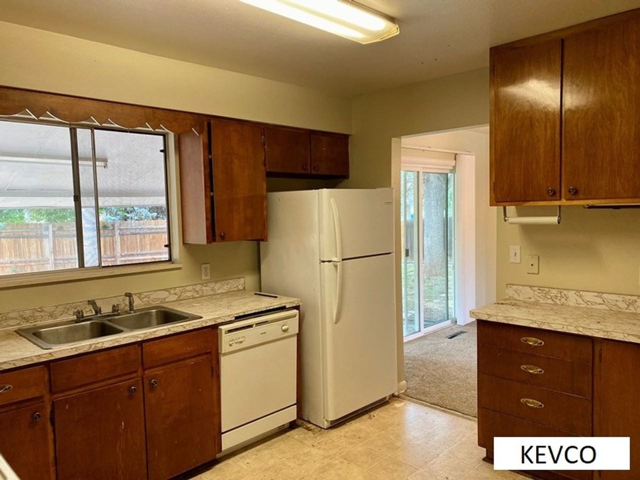 1505 Skyline Dr - Photo 6 of 25