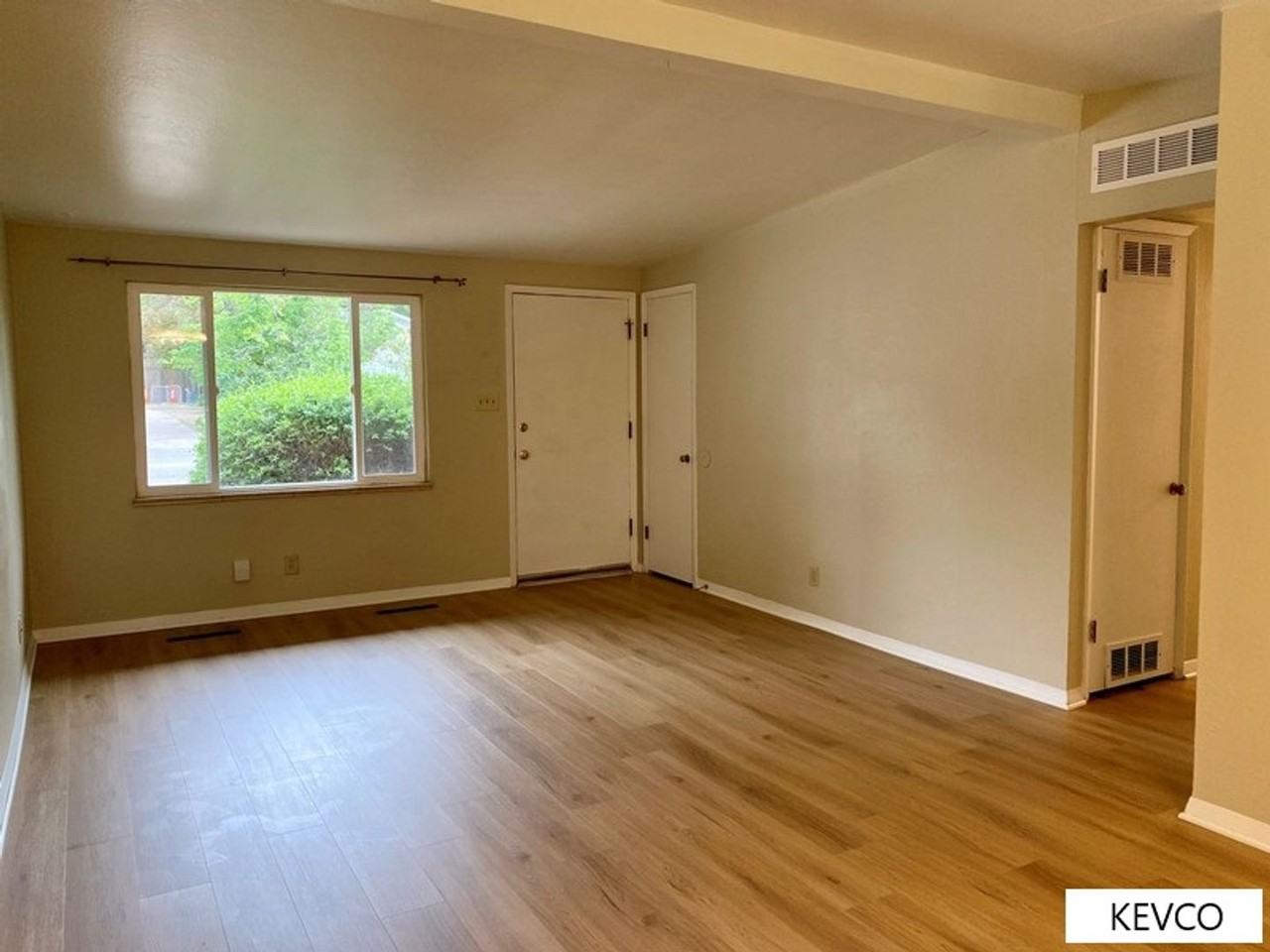 711 W Prospect Rd - Photo 2 of 21