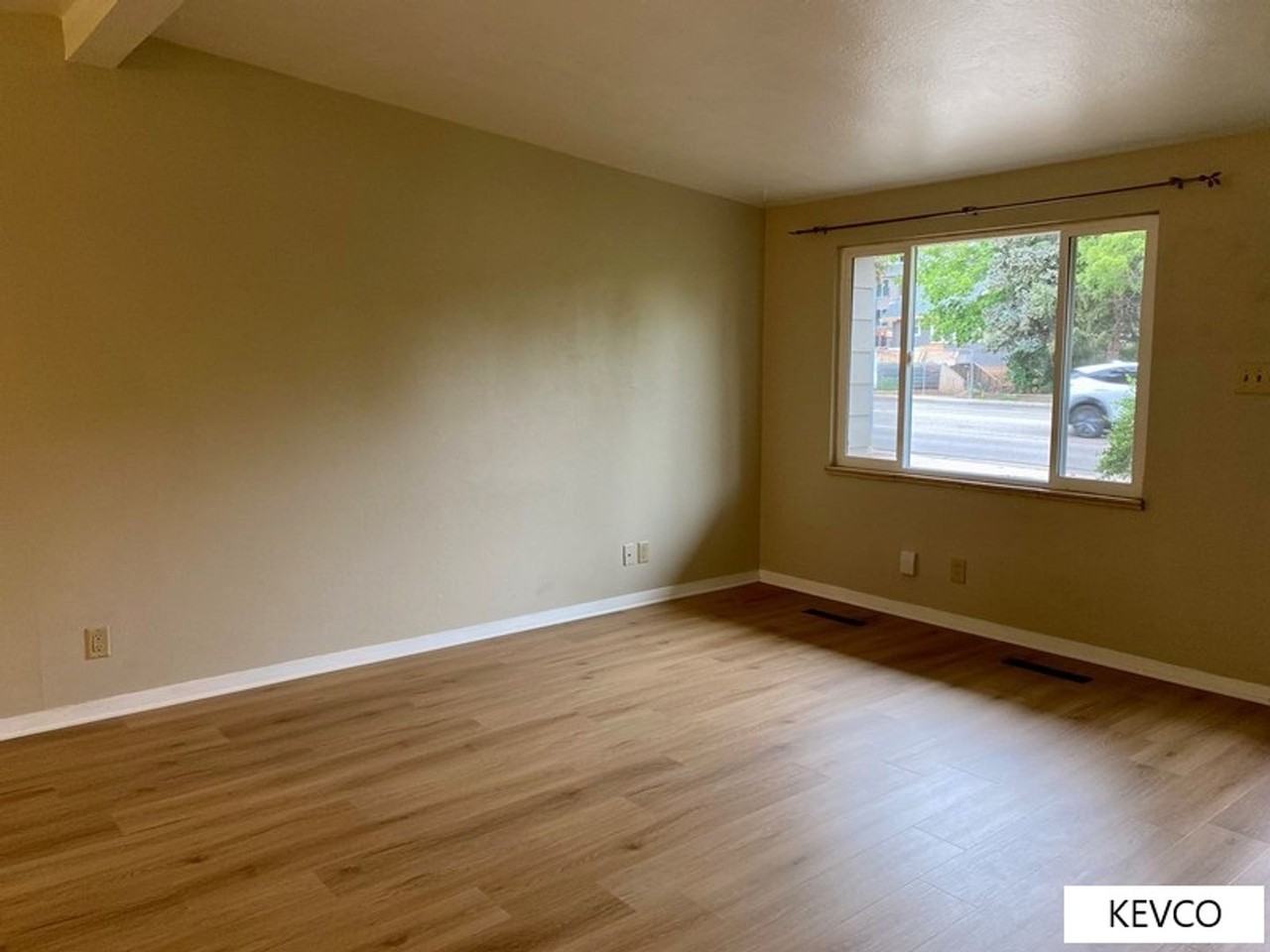 711 W Prospect Rd - Photo 3 of 21