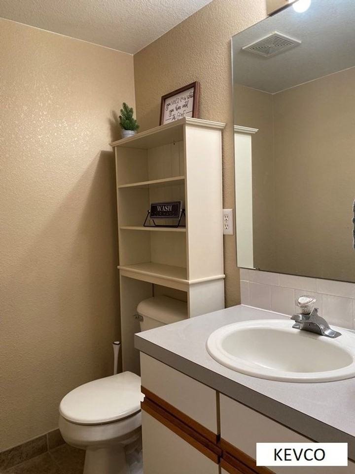 1637 Westbridge Dr #J3 - Photo 5 of 18